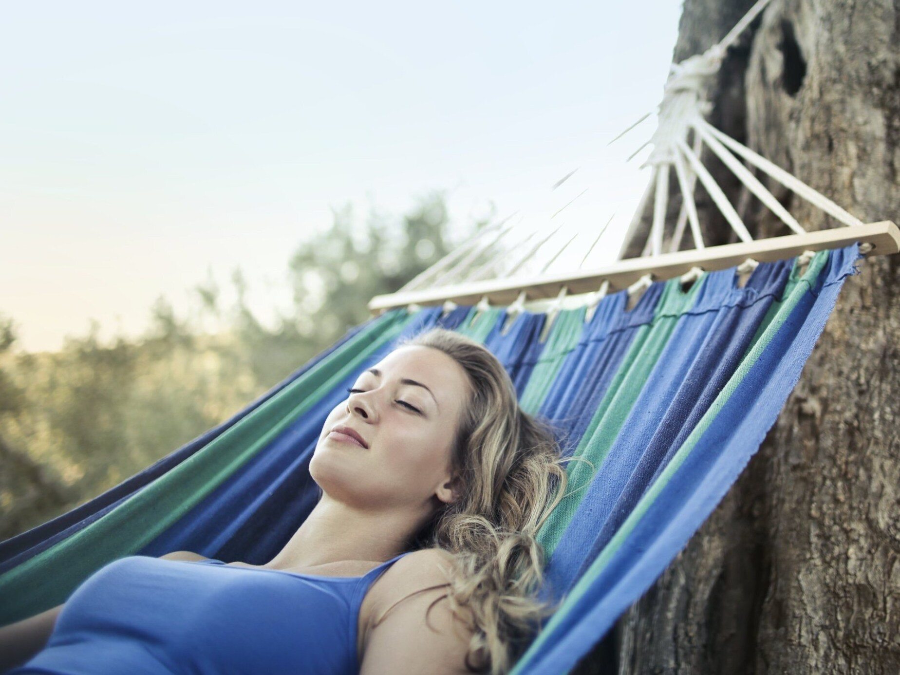 A siesta during hot weather is "gold" for health.  Researchers have proven that it is better than our habits