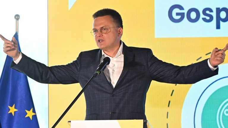 Rebellion in Szymon Hołownia’s party.  Activist resigns to stay in business