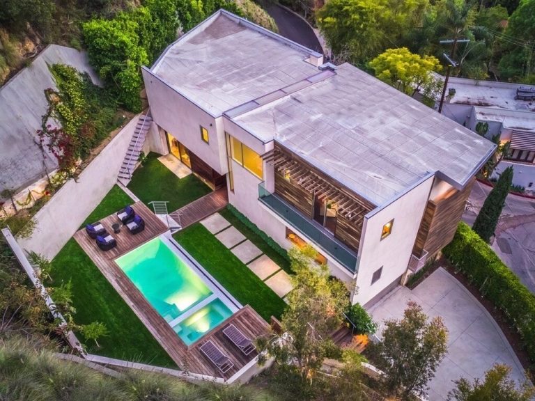 Hugh Hefner’s Hollywood estate sold