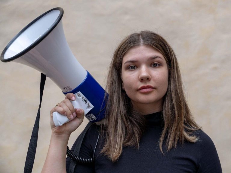 Julia is 22 years old and fighting for the atom.  “We are going to court with Greenpeace”