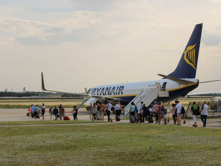 Ryanair did not take a passenger in a wheelchair.  Unacceptable incident at a French airport