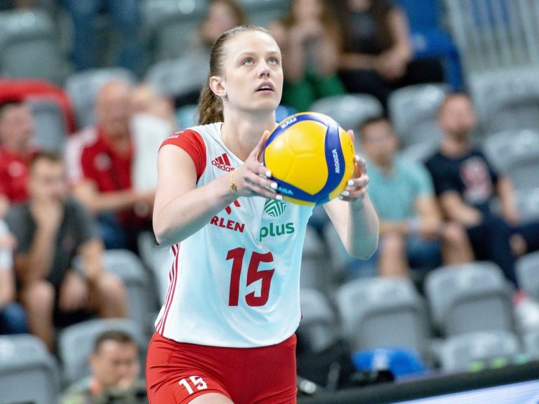 The Polish volleyball player talks about her return to the national team.  He wants to help the team get promoted