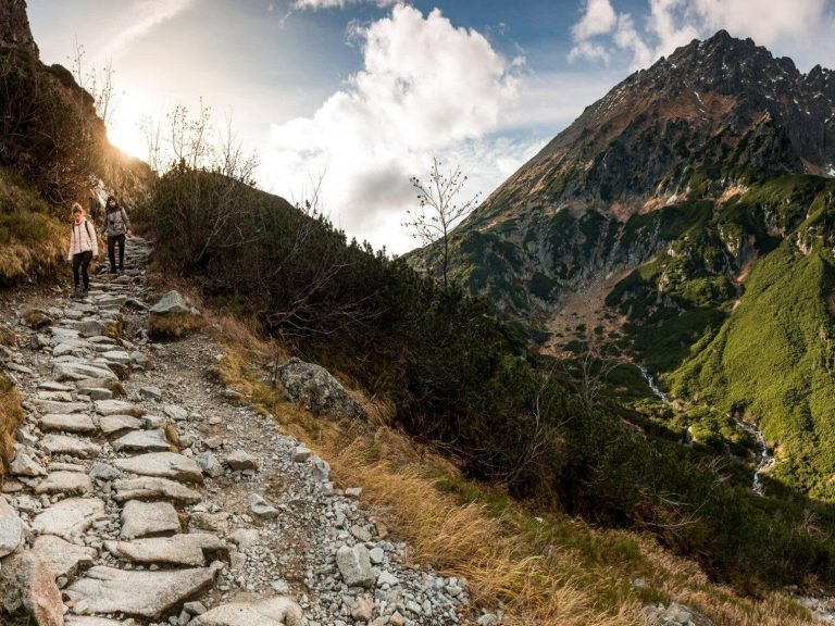The TPN closes the trail in the mountains.  An announcement for tourists has been issued