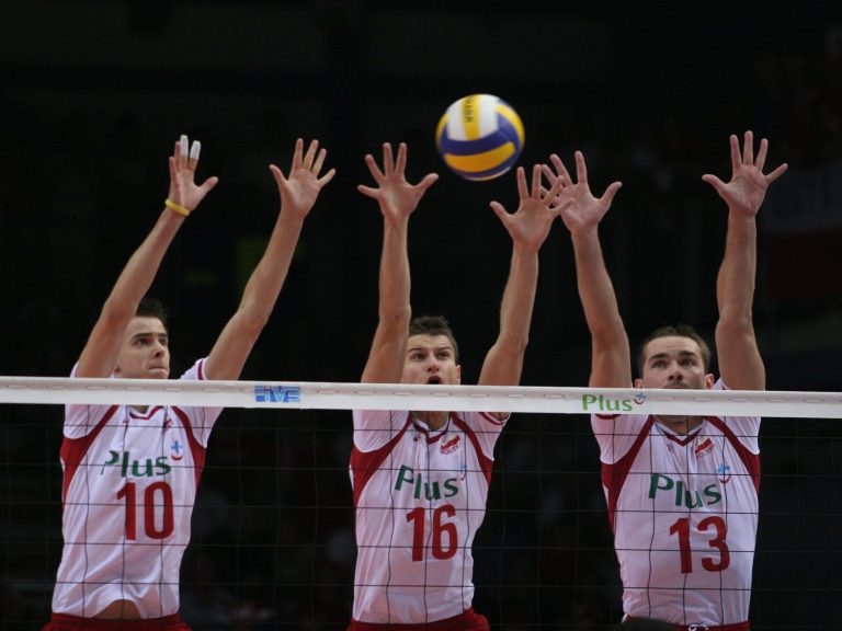 The moving symbolism of the European Volleyball Championship final.  The Poles will have an additional player