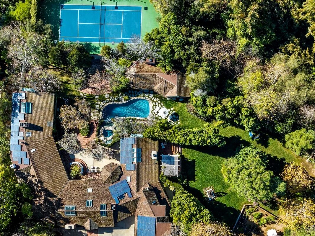 Jim Carrey is selling the house he lived in for 30 years.  This is what a villa worth almost $30 million looks like