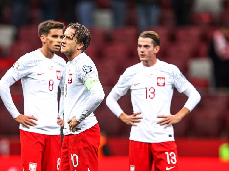 TVP mocked the Polish national football team.  This compilation explains a lot