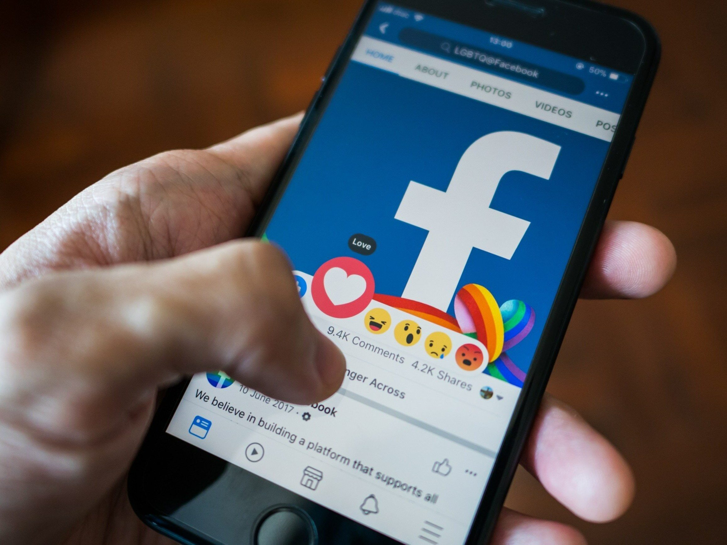 Facebook tells Poles to choose.  Fees or advertising