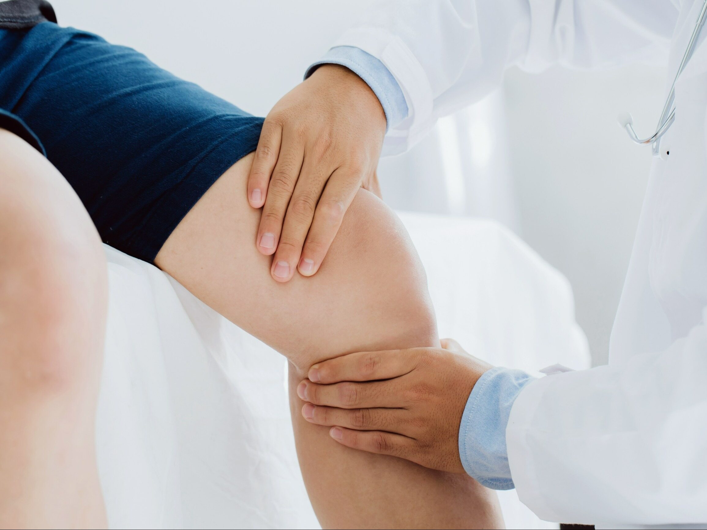 Water in the knee (knee joint effusion) – causes, symptoms, treatment