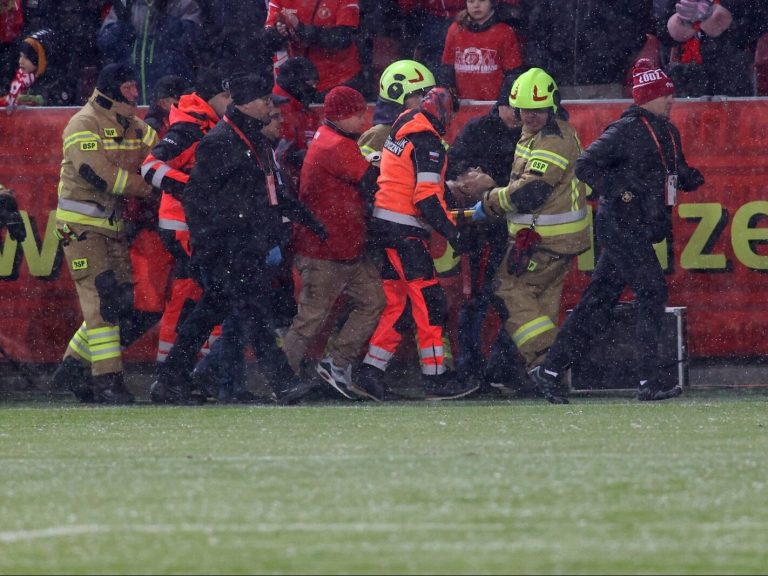 A fan fainted at the Widzew stadium.  The club provided tragic news