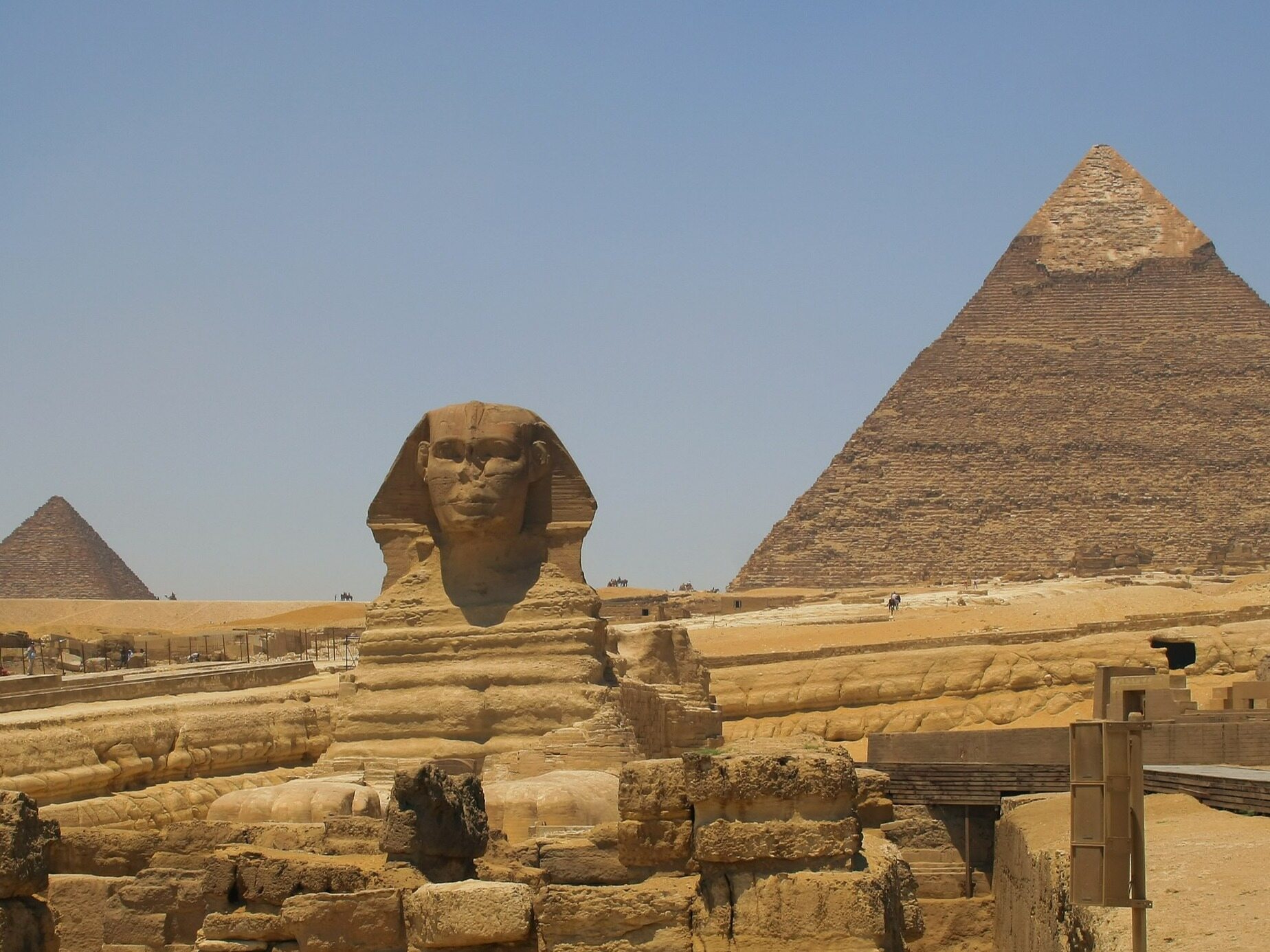 A traveler exposed fraudsters in Egypt.  They lurk near the pyramids
