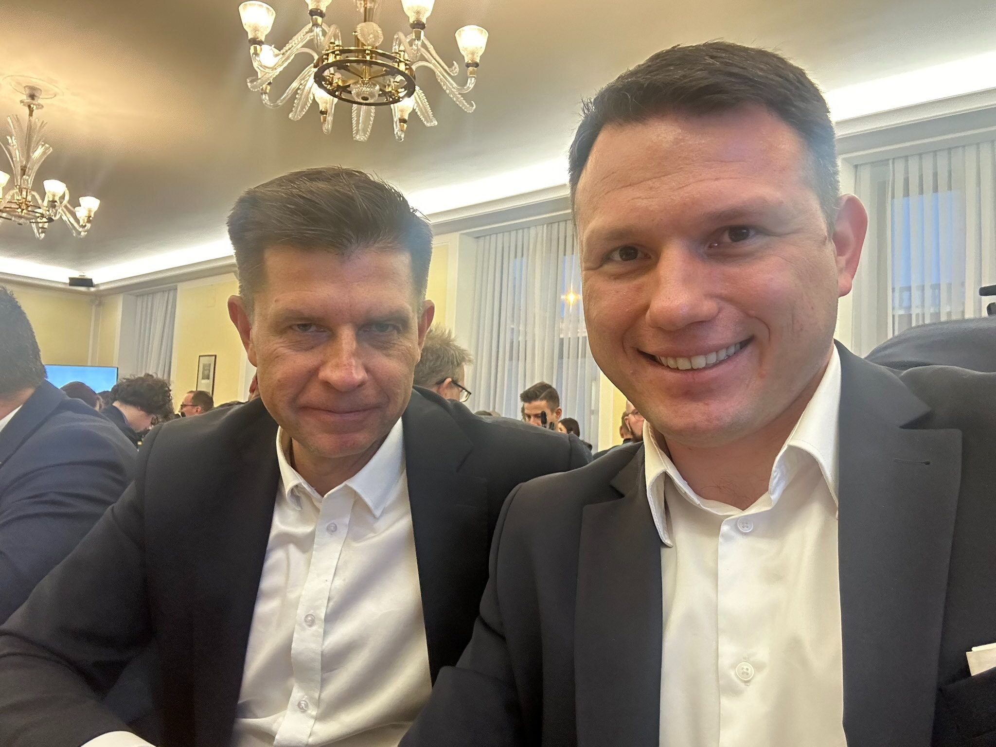 Christmas miracles in the Sejm?  Petru and Mentzen posted a photo together