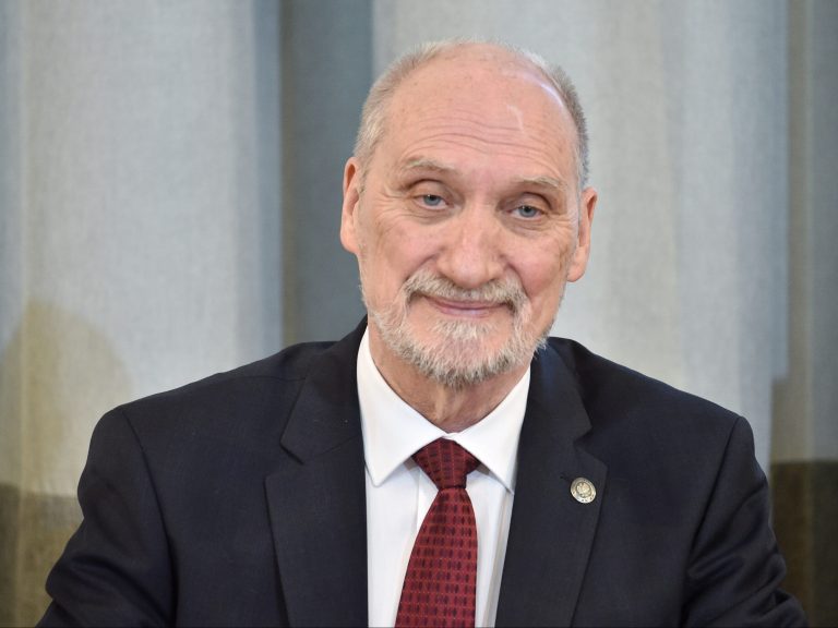 Macierewicz harshly about Hołownia.  He decided that he had missed the chance to save Poland
