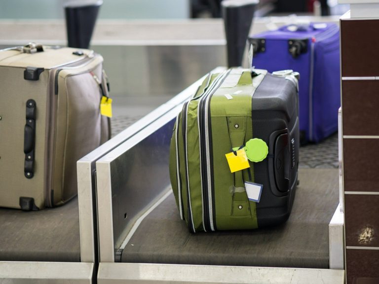 A series of thefts at a large Spanish airport.  14 employees were arrested