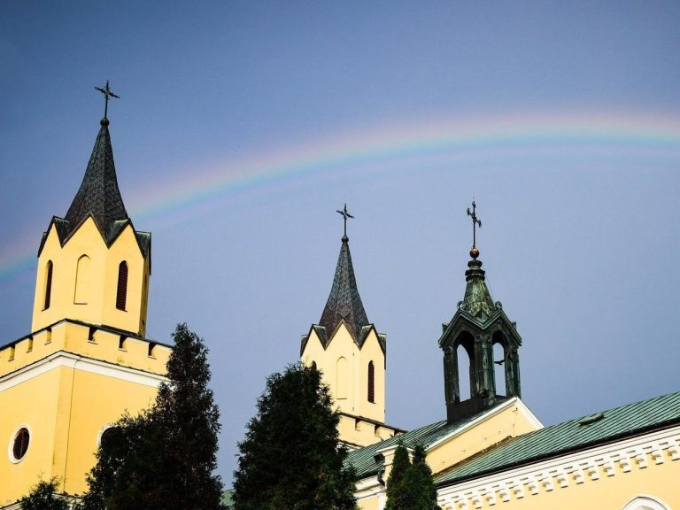 400 thousand  PLN for a church near the potential airport in Baranów.  The donor is CPK