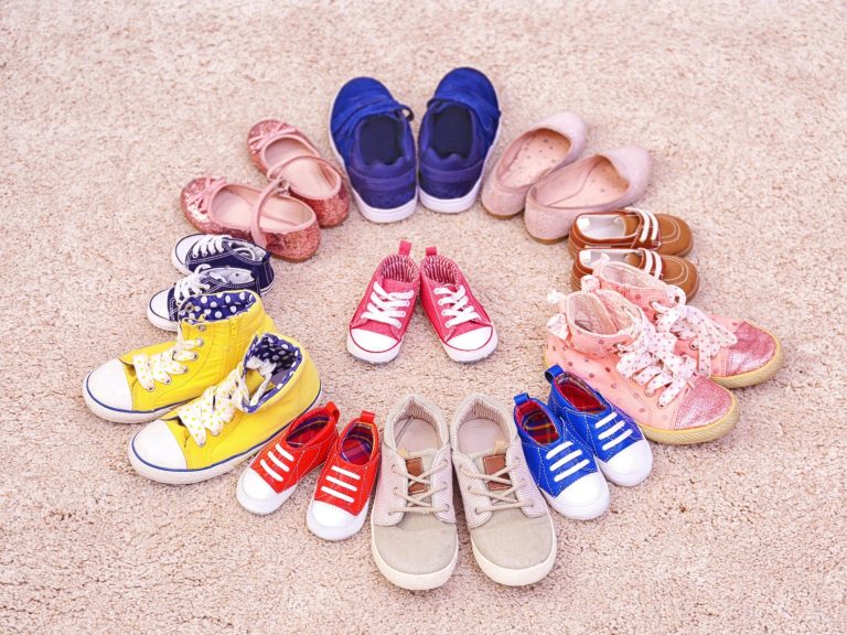 How to choose shoes for children?