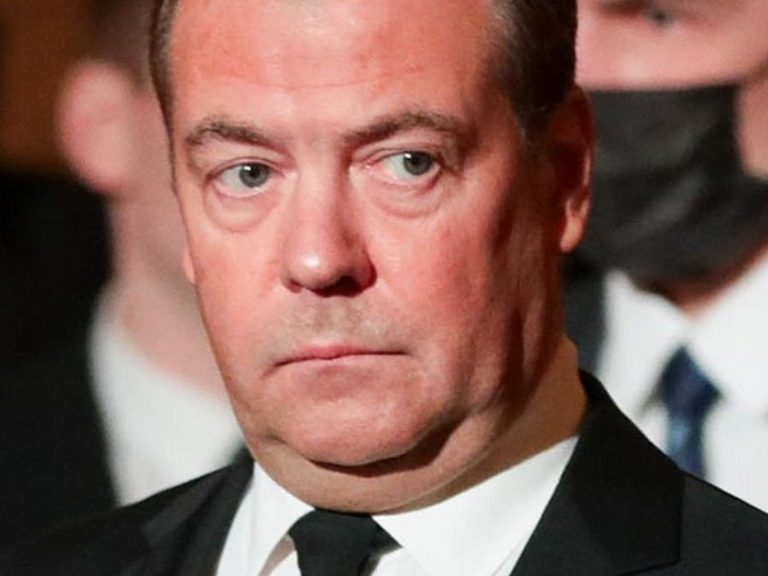 Medvedev threatens to use nuclear weapons.  Missile launches pose ‘risk of violating Article 19’