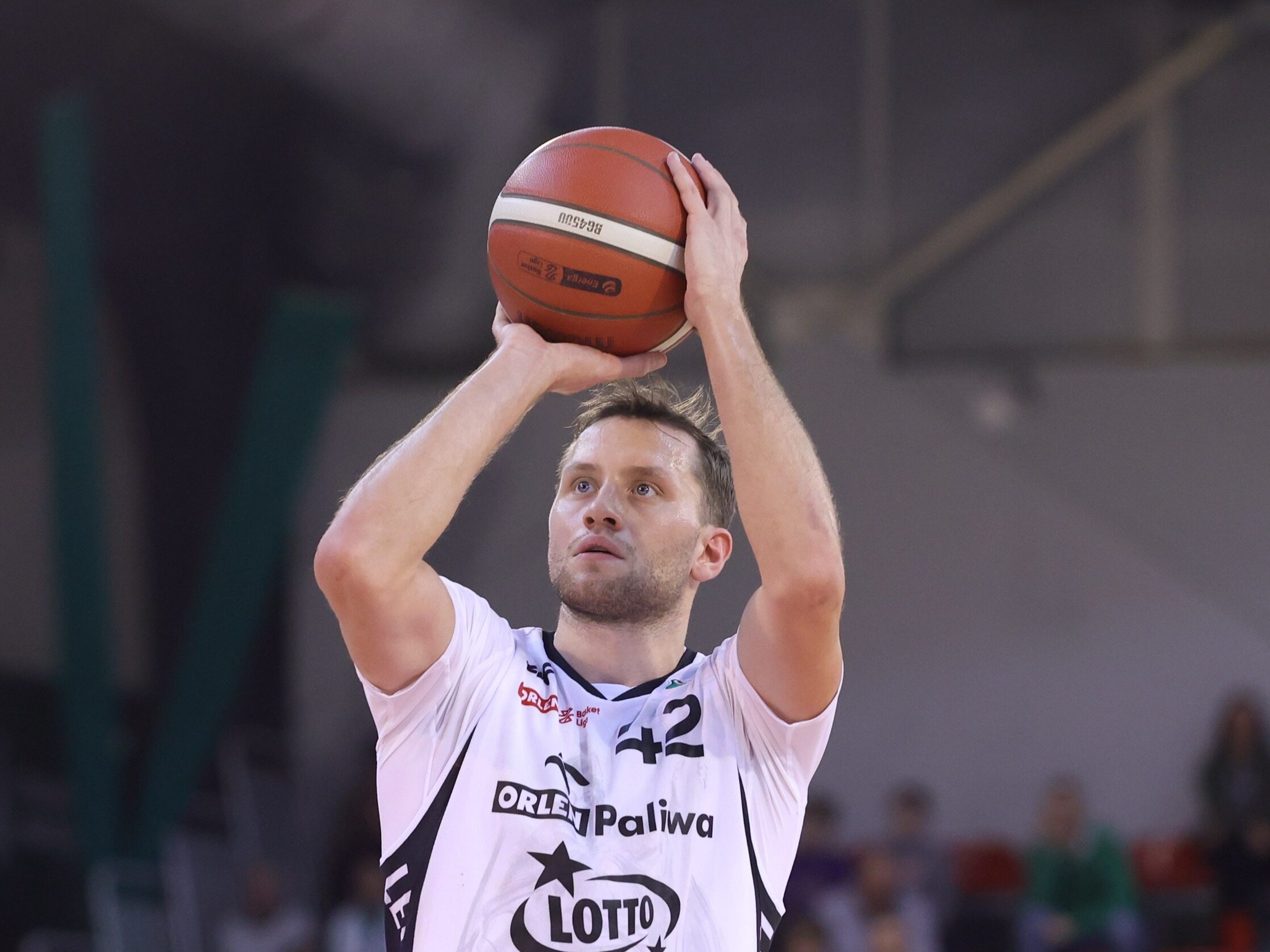 Polish basketball has been waiting 18 years for a similar feat.  A phenomenal performance by Marcel Ponitka