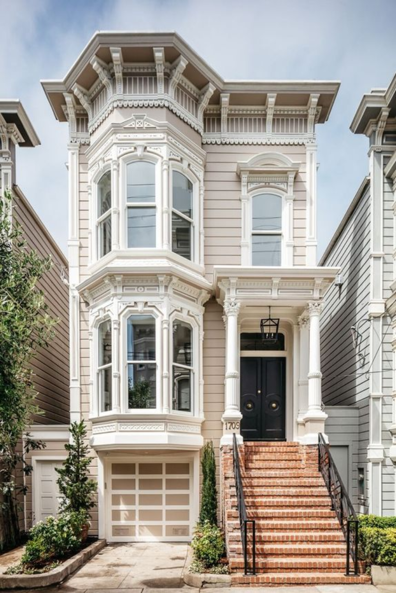 The house from the TV series "Full House" has been sold.  See its interior!