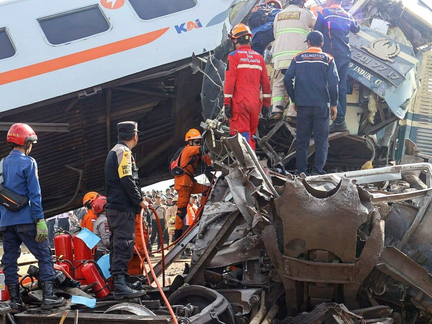 Two trains collide.  Four people are dead, dozens injured