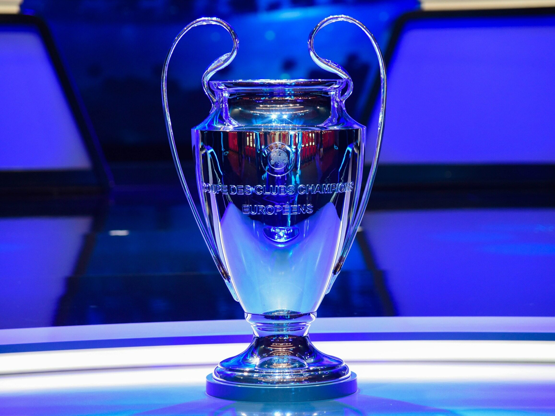 We met the pairs of the 1/8 finals of the Champions League.  Hit matches await us