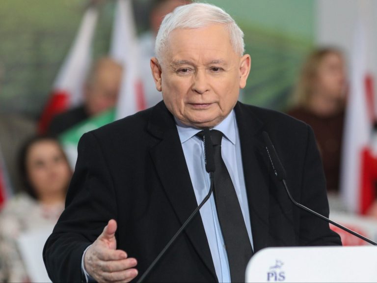 Jarosław Kaczyński suddenly changed his mind.  “The environment isolates the PiS president”