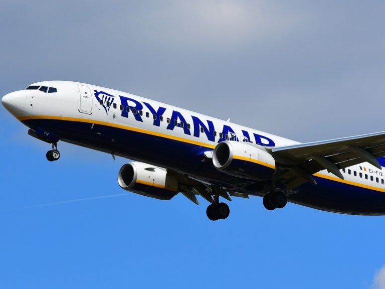Ryanair cancels the popular route from Modlin.  Tourists will not be happy