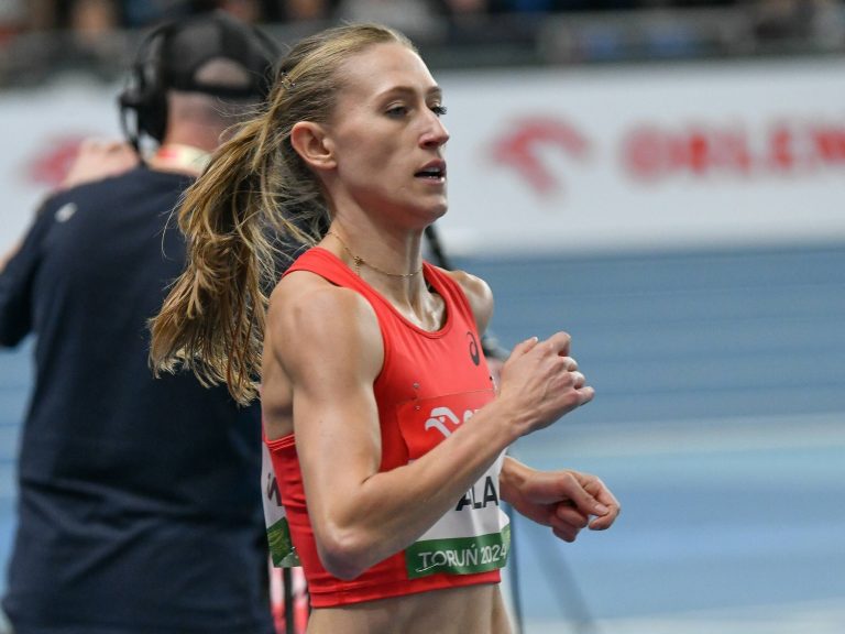The Polish runner turned to her rival.  She referred to the controversial situation