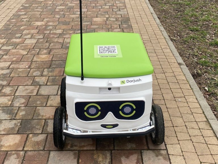 Żabka is testing the shopping of the future.  The delivery robot hit the streets of Warsaw