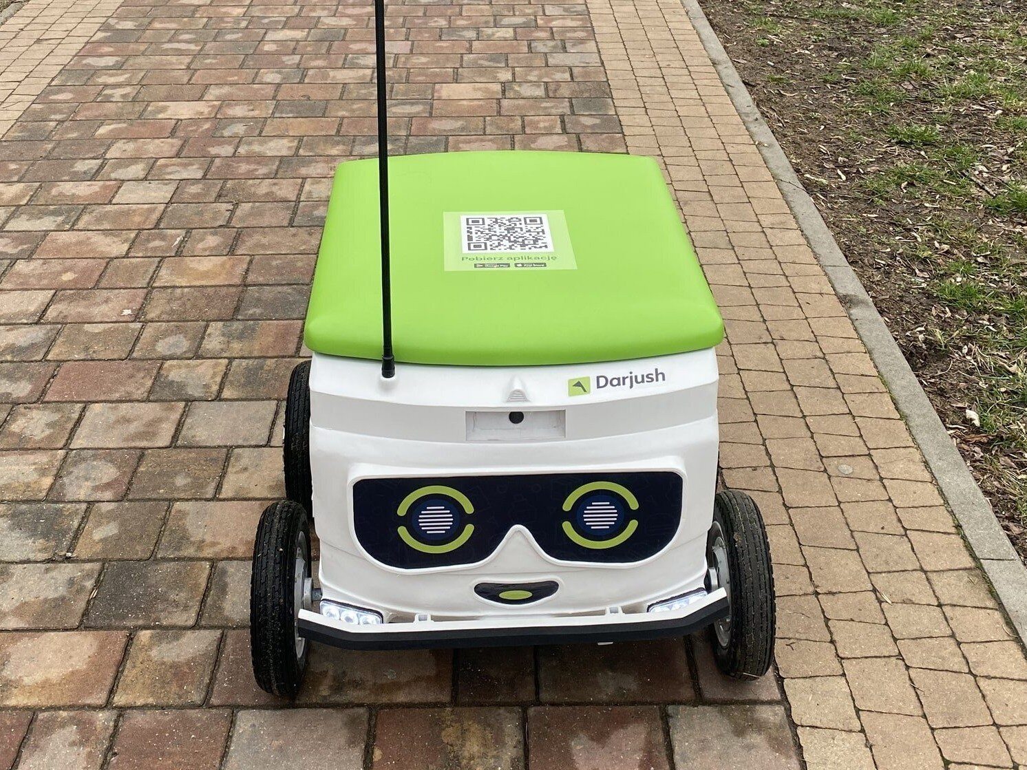 Żabka is testing the shopping of the future.  The delivery robot hit the streets of Warsaw