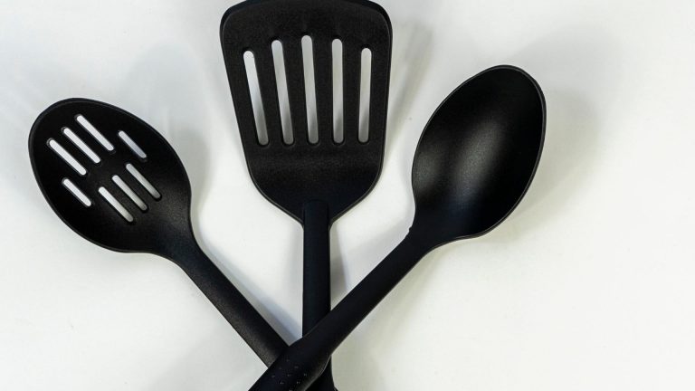  Be careful with these products.  GIS warns against dangerous kitchen accessories

