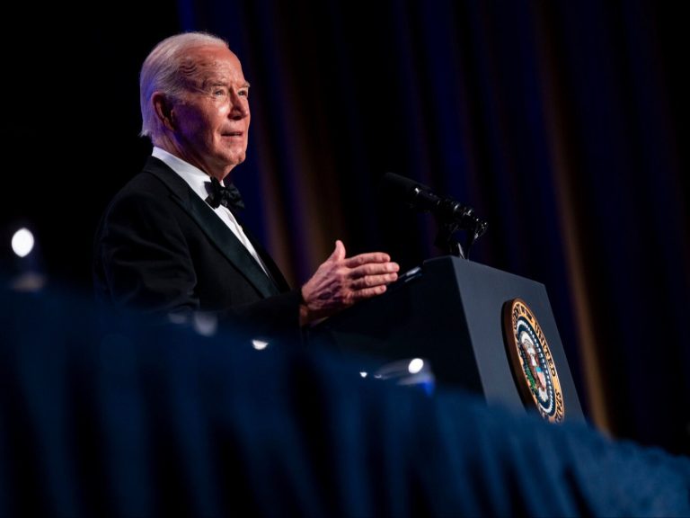  Biden's jokes during a meeting with the media.  “I'm running against a 6-year-old.”

