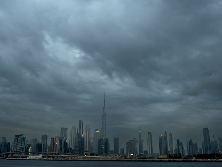  Flash flood in Dubai.  Why was the sky green?

