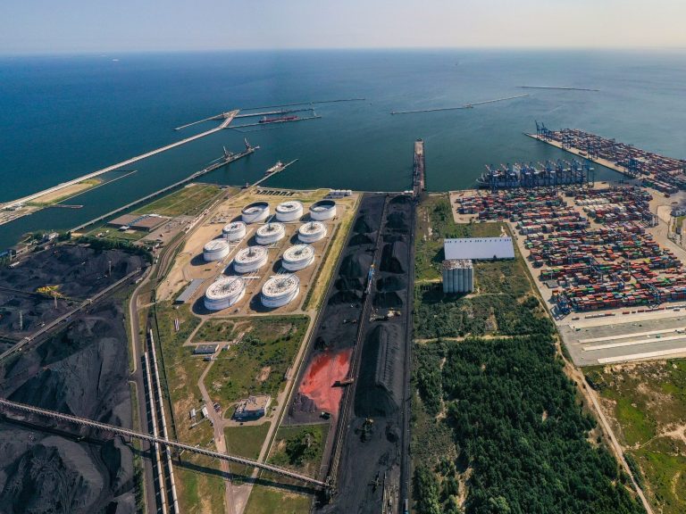 Coal dust makes life difficult for the neighbors of the port of Gdańsk.  The new president makes a serious declaration