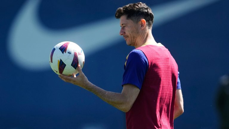 Robert Lewandowski's future at FC Barcelona is uncertain.  Xavi's words are thought-provoking