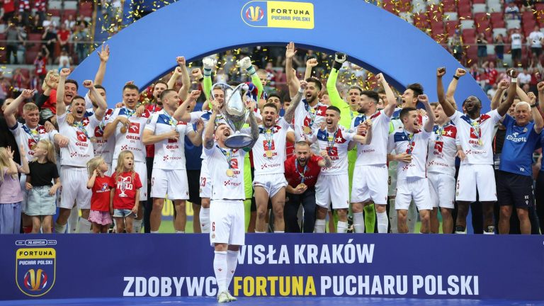 The captain of Wisła Kraków surprised.  He would give a gold medal for this