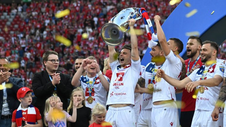 Wisła Kraków advanced to the European cups.  These are potential rivals